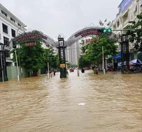 Tại sao khu vực phía Tây Hà Nội lại ngập sâu trong nước nhiều ngày như vậy