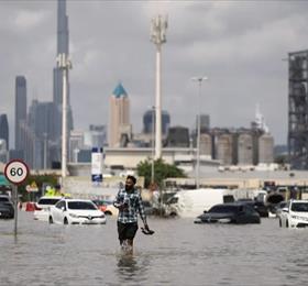 Nguyên nhân vì sao Dubai ngập trong biển nước chỉ sau một trận mưa